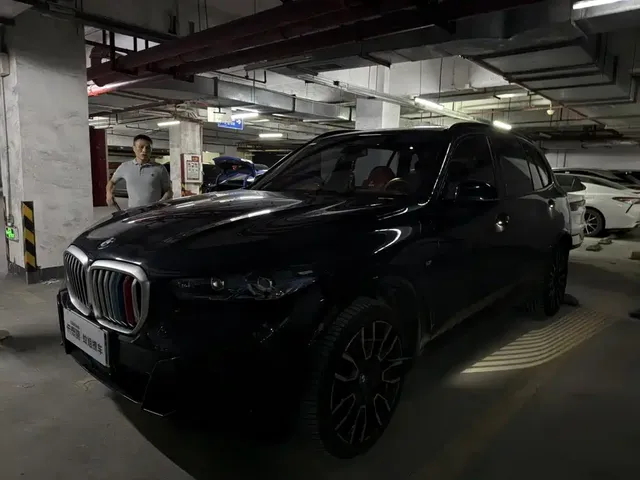 BMW X5 2023 xDrive 40Li M Sport Black Night Package