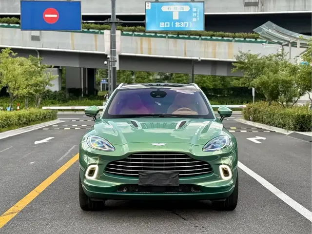 Aston Martin DBX 2022 3.0T STRAIGHT-SIX