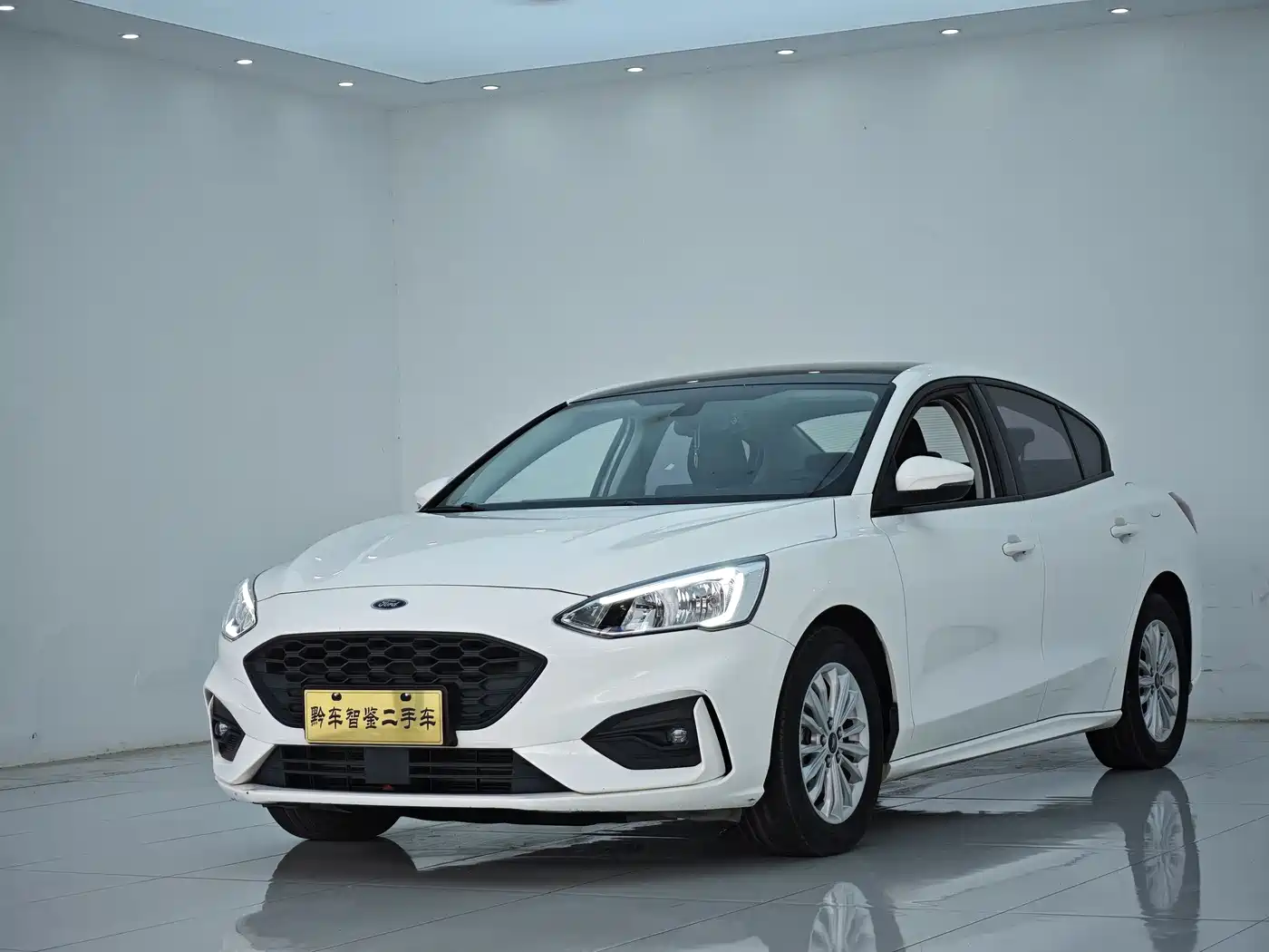 Ford Focus 2020 Sedan EcoBoost 180 Automatic Sharp Trend Type