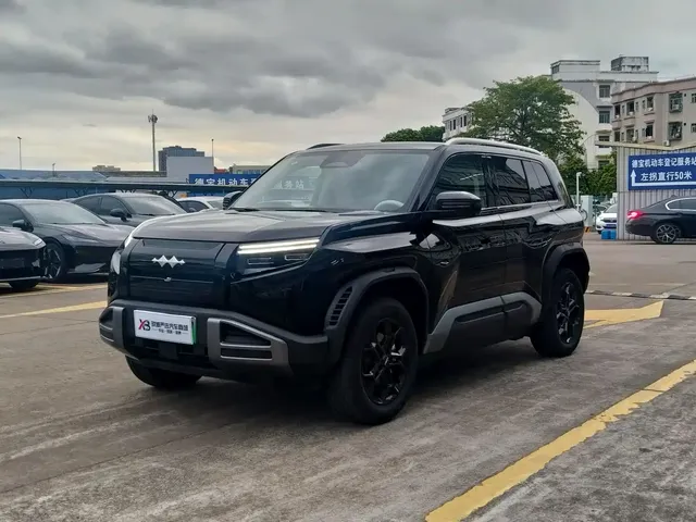Fang Cheng Bao Titanium 3 2026 Model 620KM Rear-Wheel Drive Flash Charging Version