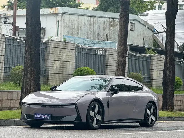 XPeng P7 2025 702km Long Range Edition