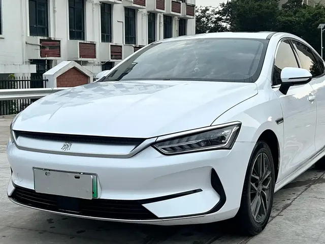 BYD Qin PLUS 2021 EV 400KM Luxury Model