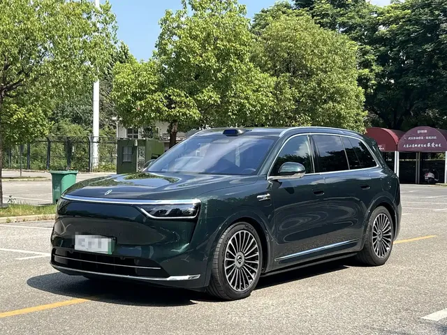 AITO Wenjie AITO M8 2025 Extended Range Ultra 53.4kWh 6-Seater