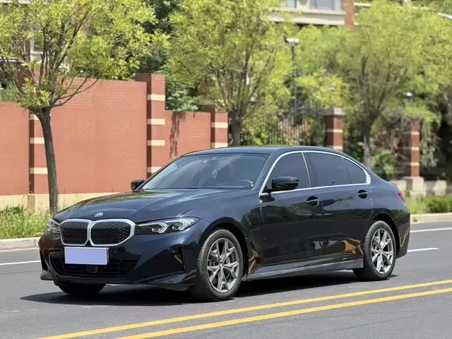 BMW i3 2025 eDrive 35 L