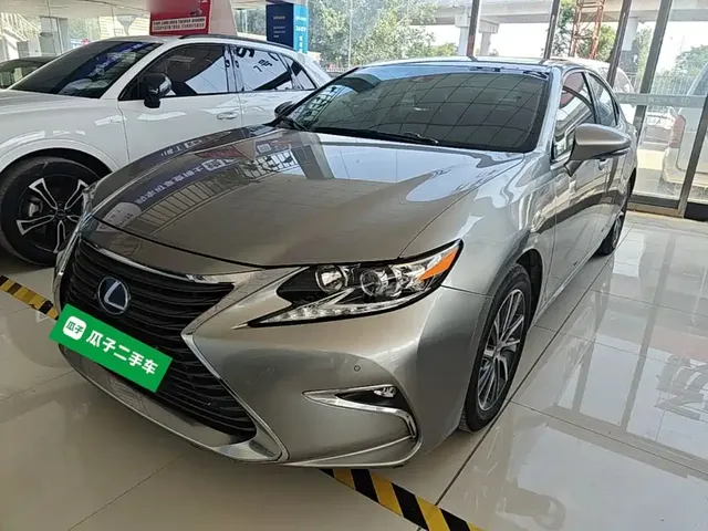 Lexus ES 2015 300h Comfort Edition