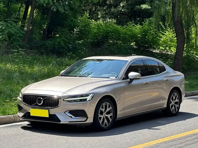 Volvo S60 2023 B4 Smart Comfort Luxury Edition