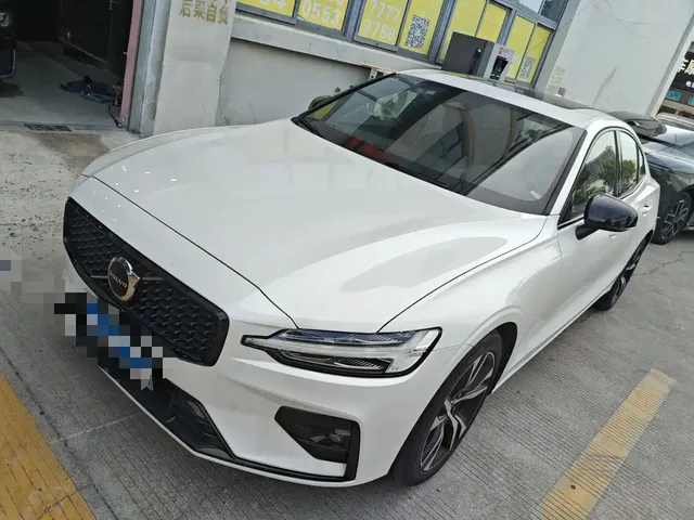 Volvo S60 2024 B5 R-Design Sport Edition