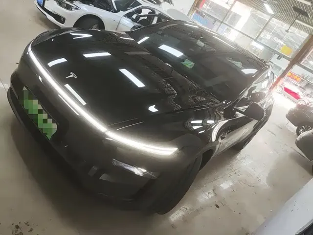 Tesla Model Y 2026 Rear-Wheel Drive