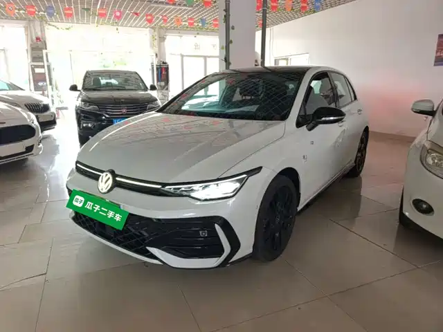 Volkswagen Golf 2025 300TSI R-Line