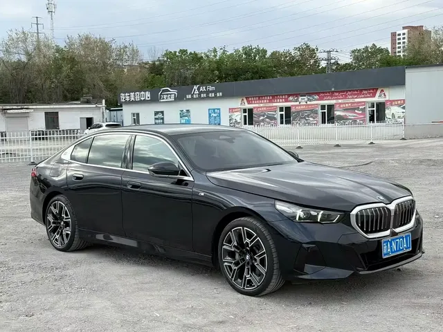 BMW 5 Series 2025 530Li Leading M Sport Package