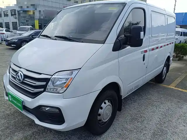 SAIC Maxus Xintu V80 2025 Value Edition City Delivery King 2.0T Manual Short Wheelbase Ultra-Low Roof 127Ps 3-seater