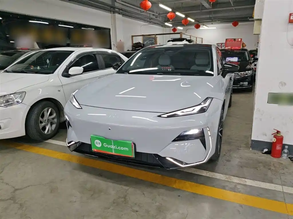 Geely Galaxy E8 2024 620km 4WD Starship Performance Edition