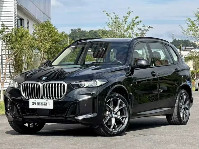 BMW X5 2023 xDrive 30Li Premium M Sport Black Night Package