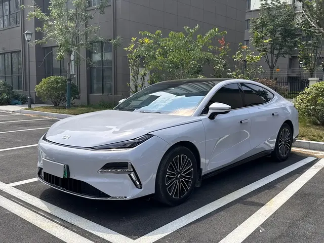 Geely Galaxy Xingyao 8 2025 Model 60km EM-i Luxury Edition