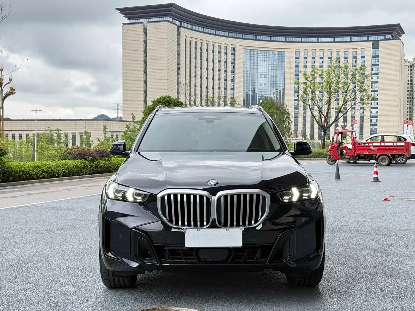 BMW X5 2025 Model xDrive 30Li Exclusive M Sport Blackout Package