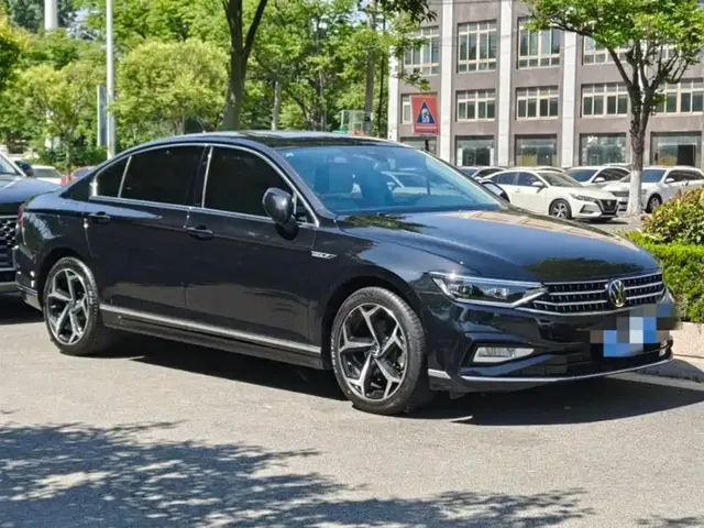 Volkswagen Magotan 2023 2 Million Units Anniversary Edition 330TSI DSG Leading Type