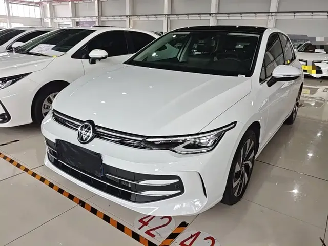 Volkswagen Golf 2025 300TSI Pro