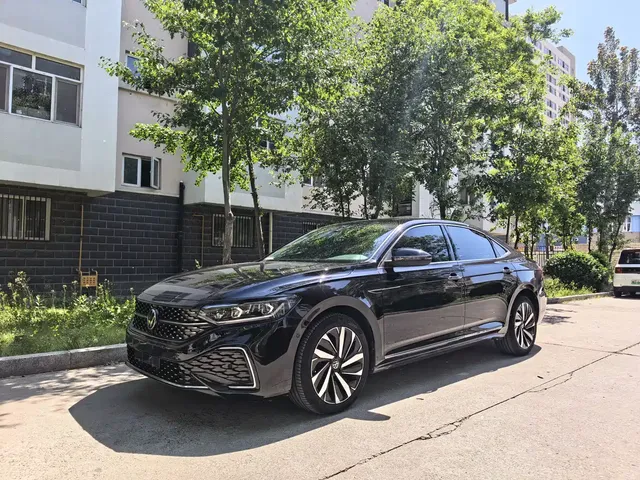 Volkswagen Passat 2022 330TSI Starlight Luxury Edition