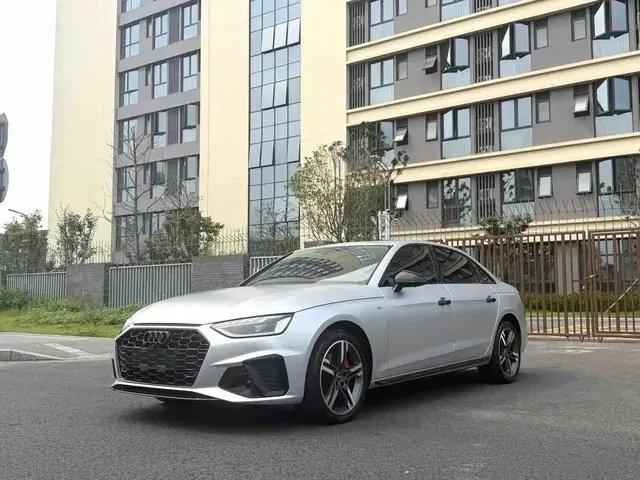 Audi A4L 2023 40 TFSI Luxury Sport