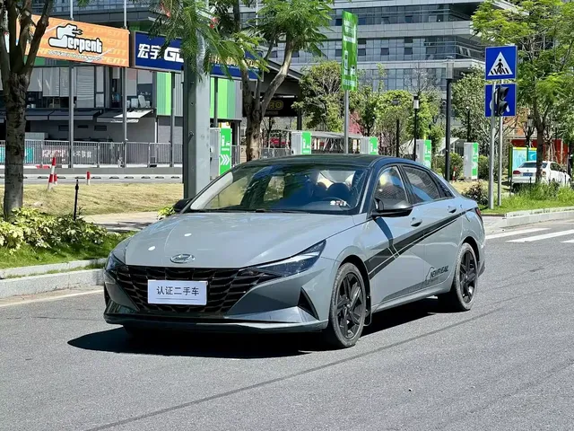 Hyundai Elantra 2021 1.5L CVT LUX Premium Edition