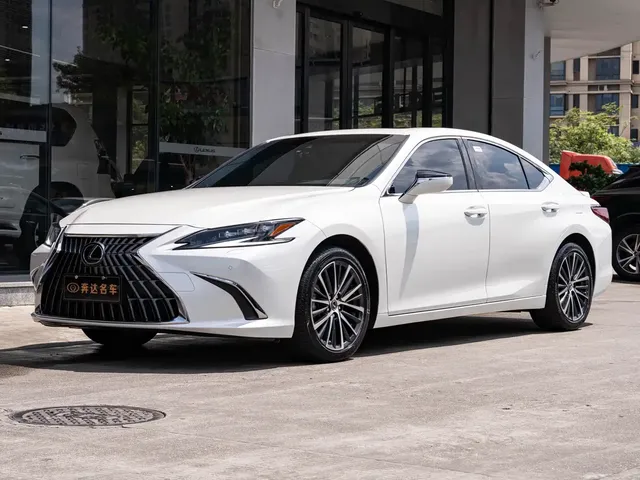 Lexus ES 2022 300h Ultimate Edition