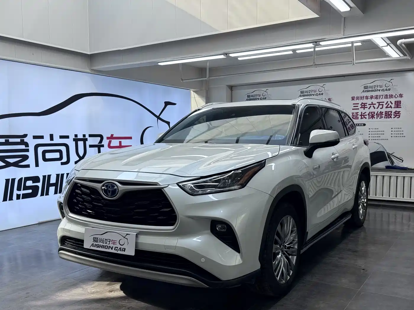 Toyota Highlander 2023 2.5L Smart Hybrid Dual Engine AWD Luxury 7-Seater