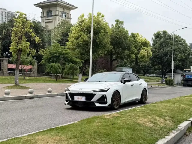 Changan UNI-V 2023 1.5T Sport Edition