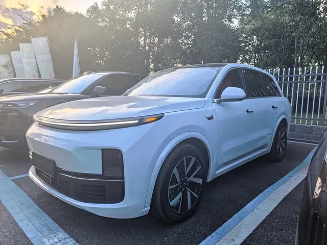 Li Auto Li L8 2023 Pro