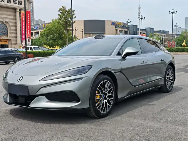 Denza Z9GT 2026 Model Flash Charge Honor Edition