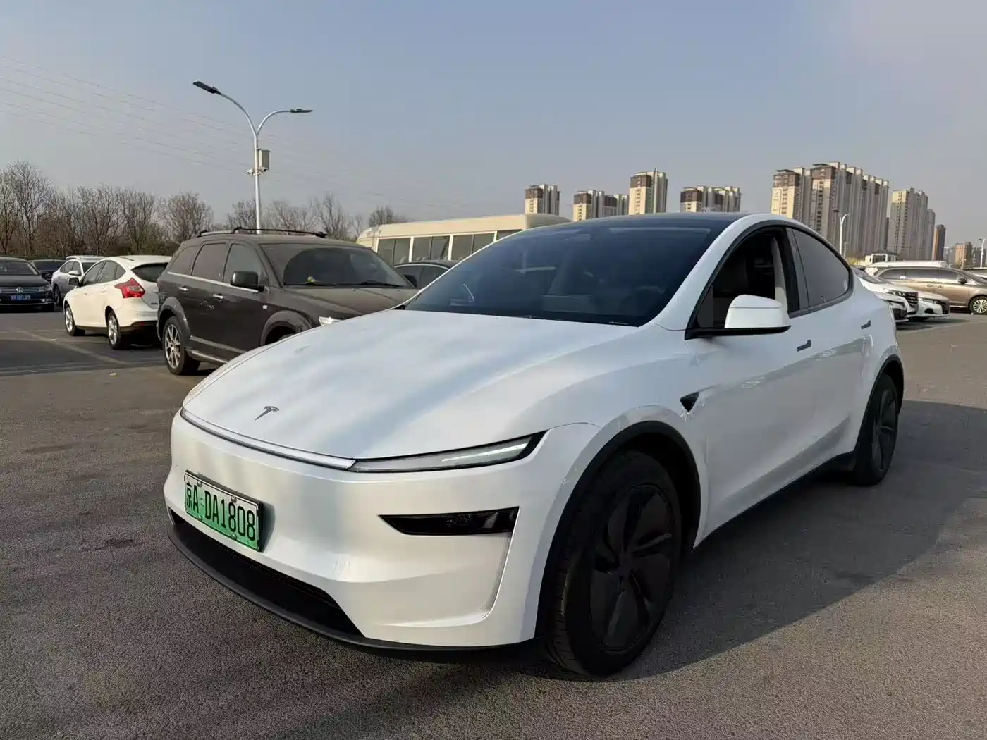 Tesla Model Y 2025 Model Long Range All-Wheel Drive Launch Edition