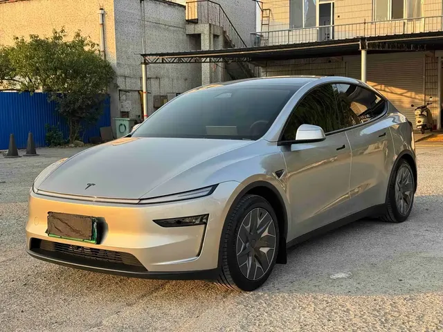 Tesla Model Y L 2025 Facelift Long Range AWD