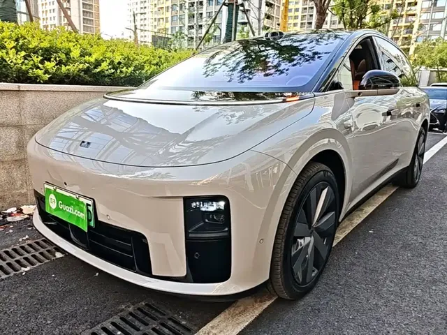 Li Auto Li i8 2025 Standard Edition