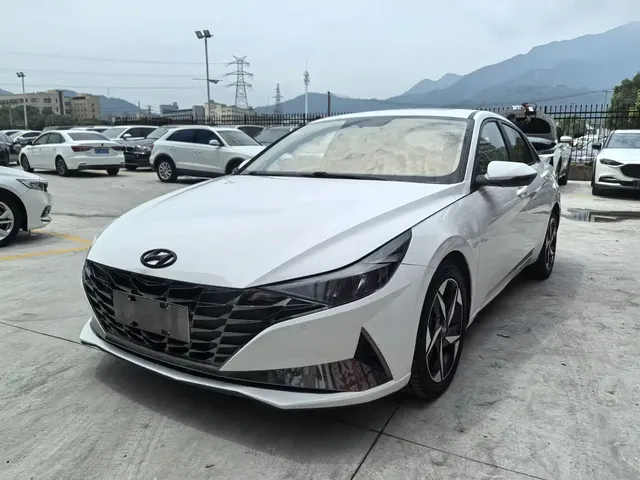 Hyundai Elantra 2021 1.5L CVT LUX Premium Edition