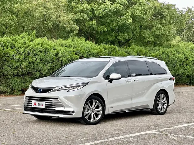 Toyota Sienna 2023 2.5L Hybrid Platinum Edition
