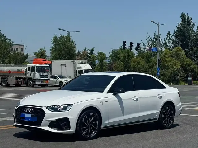 Audi A4L 2023 40 TFSI Luxury Sport