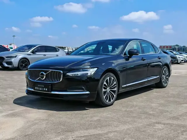Volvo S90 2024 B5 Momentum Luxury Edition