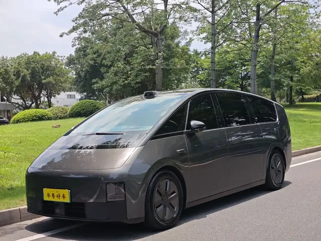 Li Auto MEGA 2024 Ultra
