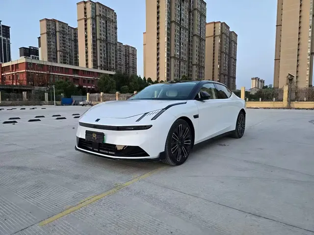 Lynk & Co 10 EM-P 2025 Facelift 240 AWD Ultra Sport Edition