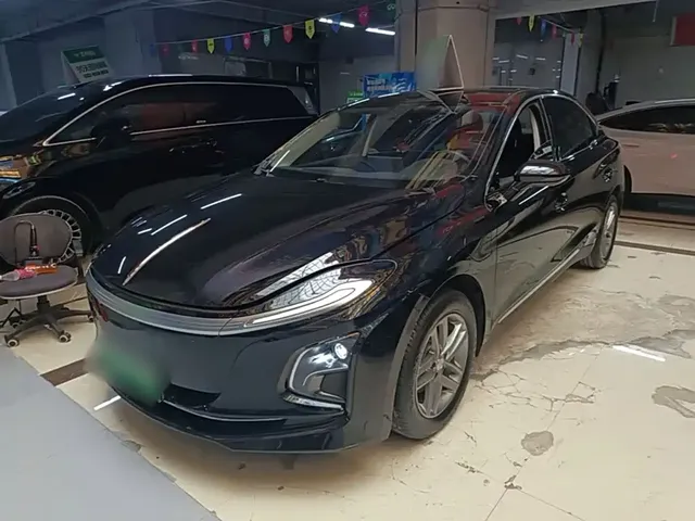 Hongqi E-QM5 2025 Model 500km Travel Edition