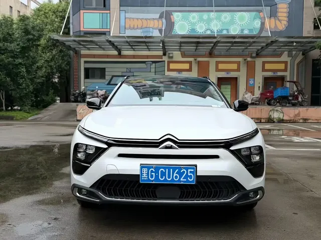 Citroën Versailles C5 X 2022 1.6T Shine Extraordinary Tiger Year Opening Edition