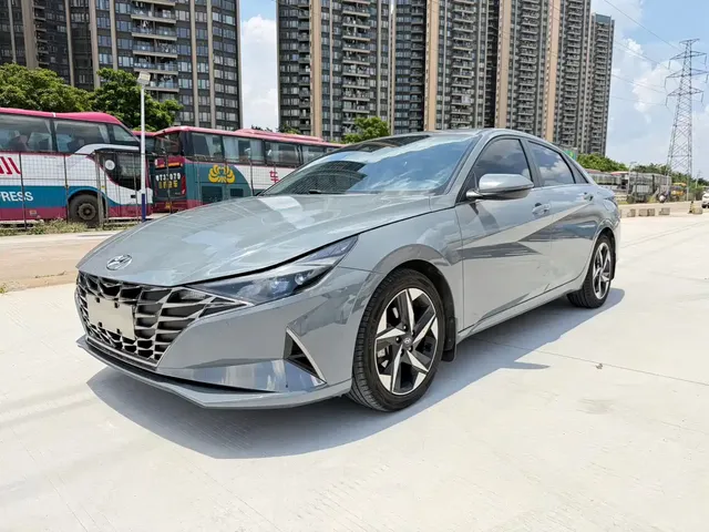 Hyundai Elantra 2022 1.5L CVT LUX Premium Edition