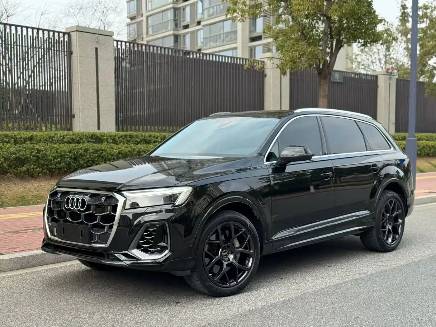 Audi Q7 2025 55 TFSI quattro S line Black Warrior