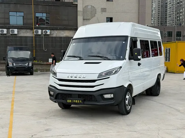Iveco Daily 2023 2.5T A37M1 Long Wheelbase Medium Roof Dual Tire Manual Door 5-9 Seater