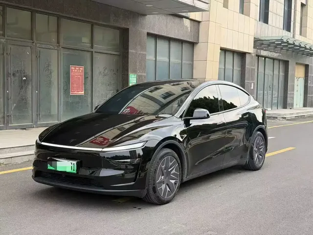 Tesla Model Y L 2025 Facelift Long Range AWD