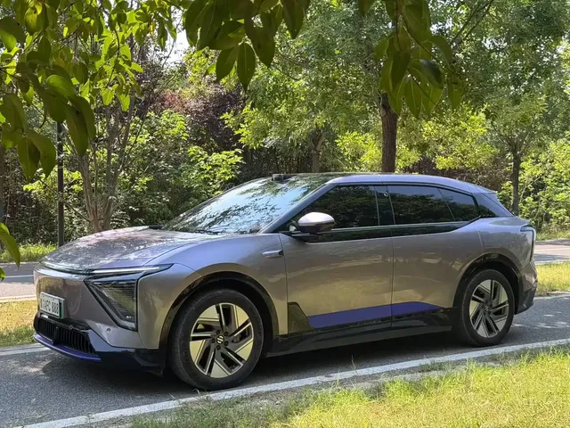 HiPhi Y 2023 765km Flagship Edition