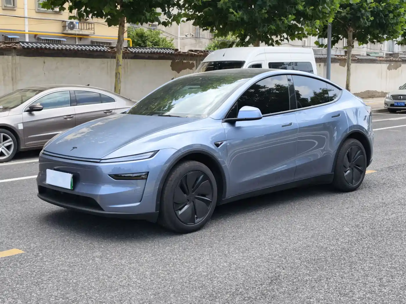 Tesla Model Y 2025 Rear-Wheel Drive