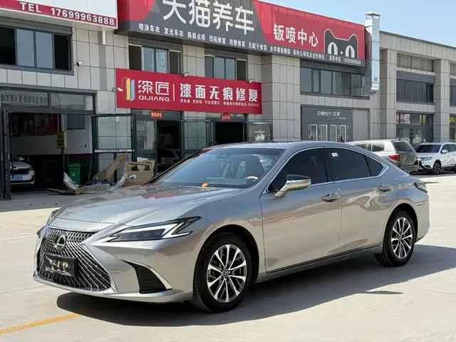 Lexus ES 2025 200 Ultimate Edition