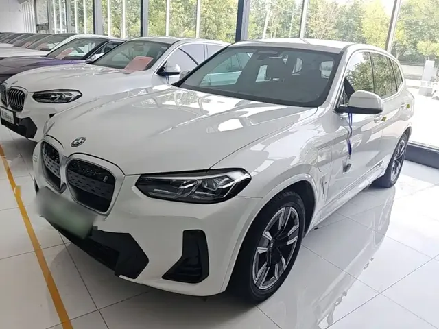 BMW iX3 2024 Leading Edition