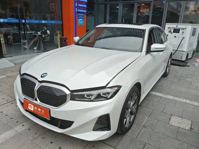 BMW i3 2025 eDrive 35 L