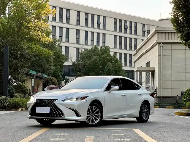 Lexus ES 2021 200 Excellence Edition